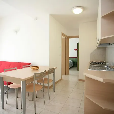 Capinera Apartmanhotel Sottomarina